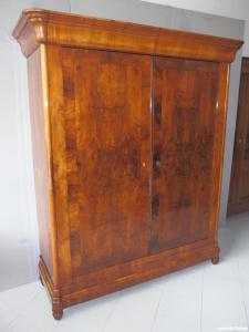 Nussbaumwurzel-Kleiderschrank im Stil Karl X aus dem 19. Jahrhundert, cm L160xB50xH208